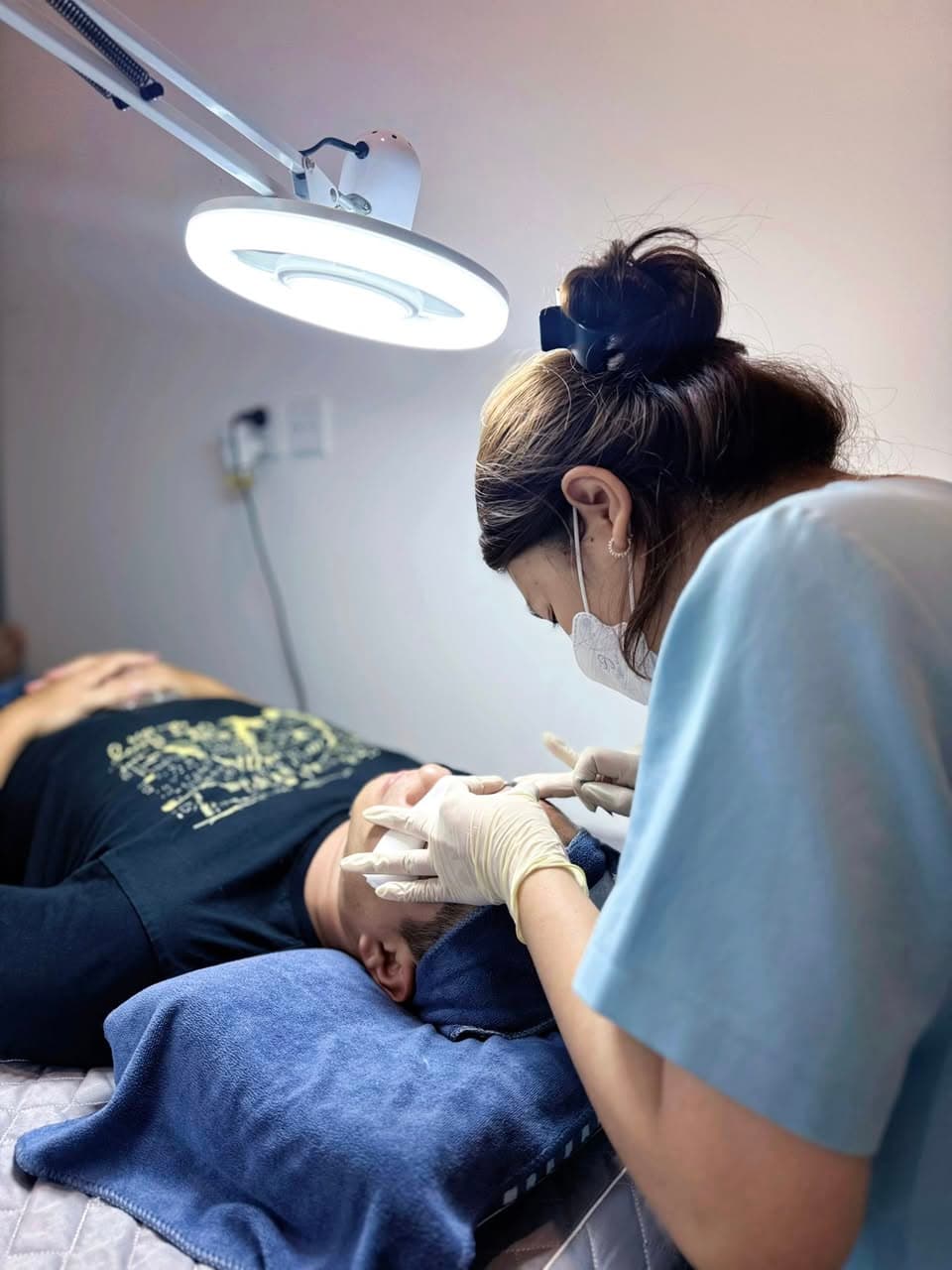 Spa lấy nhân mụn bằng tay, sử dụng dược mỹ phẩm an toàn, hỗ trợ phục hồi da, bảo hành 3 ngày. Địa chỉ: S3.05 Vinhome Grand Park, Thủ Đức. - 2/2