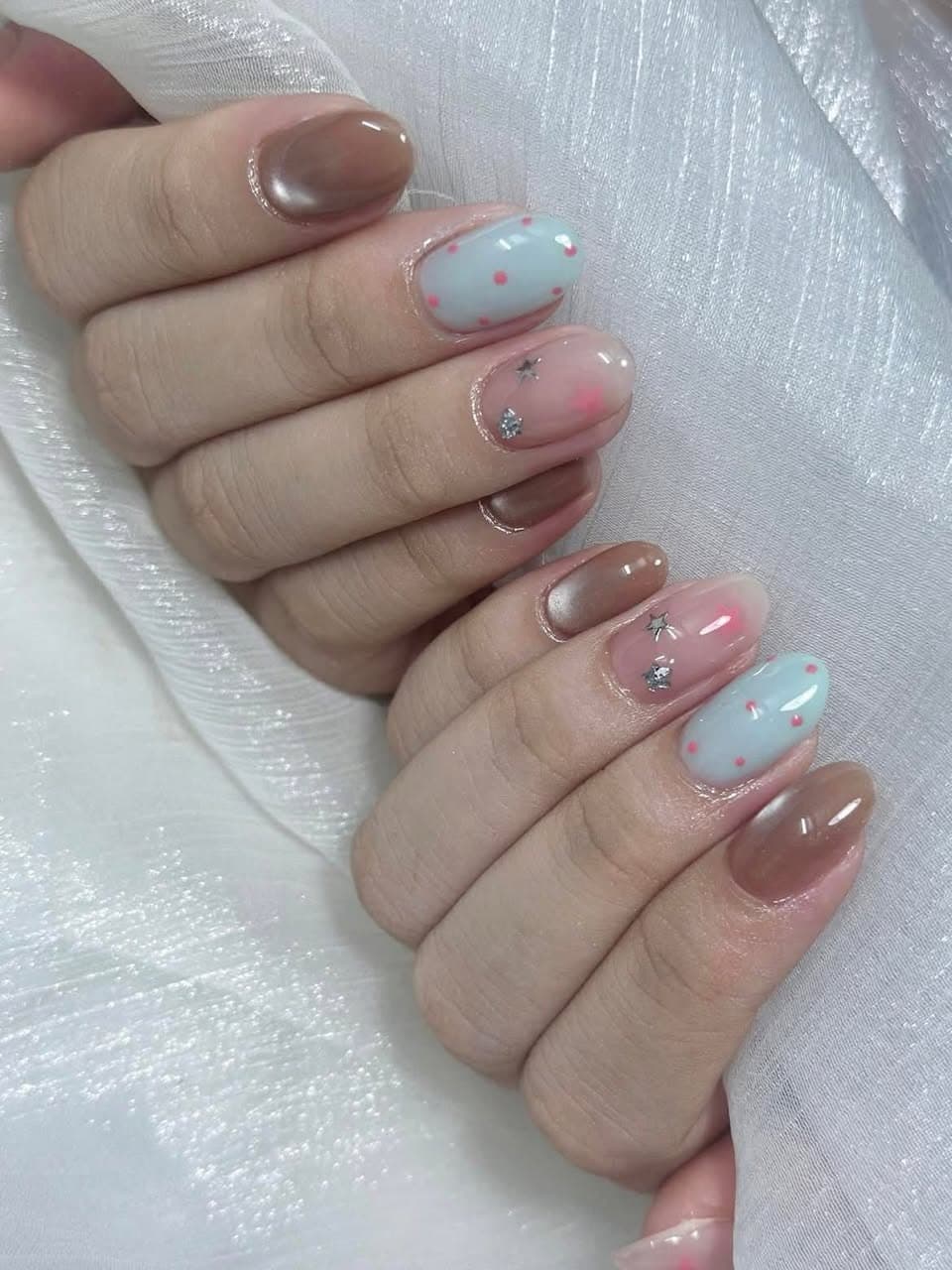 Tiệm nail 1:1 tại S6.01 VinHomes Grand Park, giá ưu đãi cho HSSV, làm móng đẹp, bền, bảo hành 5 ngày. Đặt lịch trước để không phải chờ. - 4/4