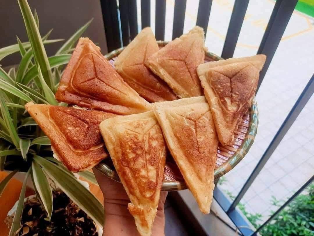 Bán hotdog ăn vặt với nhiều loại nhân mặn và ngọt, phục vụ từ 7h sáng đến 2h khuya. Freeship nội khu từ 3 bánh, đặt bánh qua số điện thoại. - 2/4