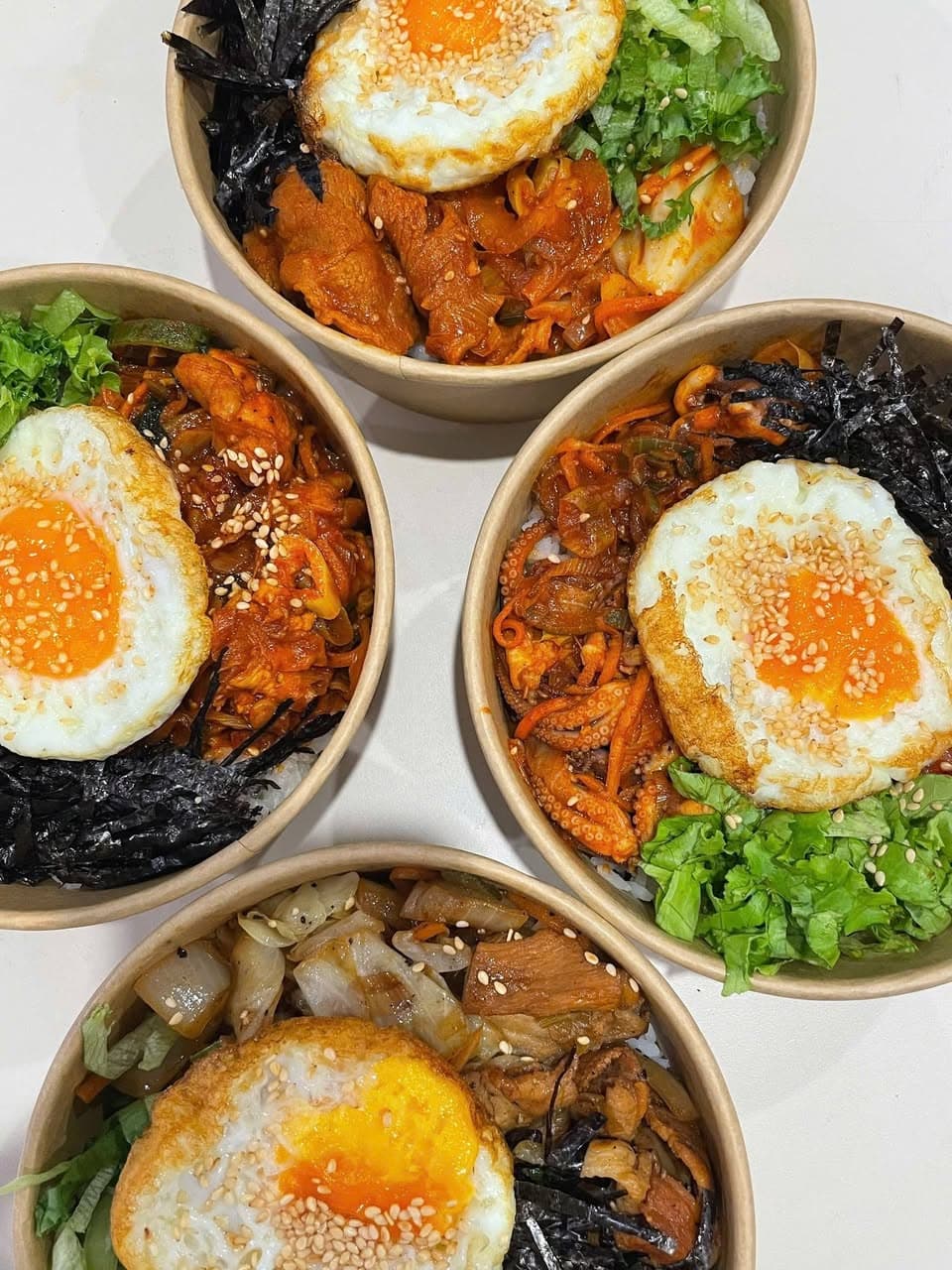 Nhà hàng Cheese Up nhận đơn đến 22h30, giao tận sảnh các món Hàn nóng hổi như cơm, mì cay, canh kimchi, bánh xếp, gà viên. Liên hệ Zalo 0708 481 800. - 1/5