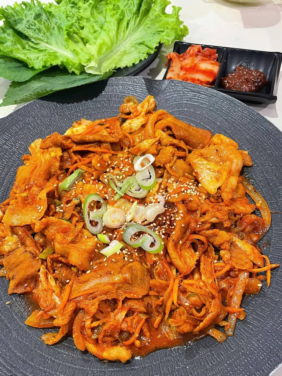 Nhà hàng Cheese Up nhận đơn đến 22h30, giao tận sảnh các món Hàn nóng hổi như cơm, mì cay, canh kimchi, bánh xếp, gà viên. Liên hệ Zalo 0708 481 800. - 4/5