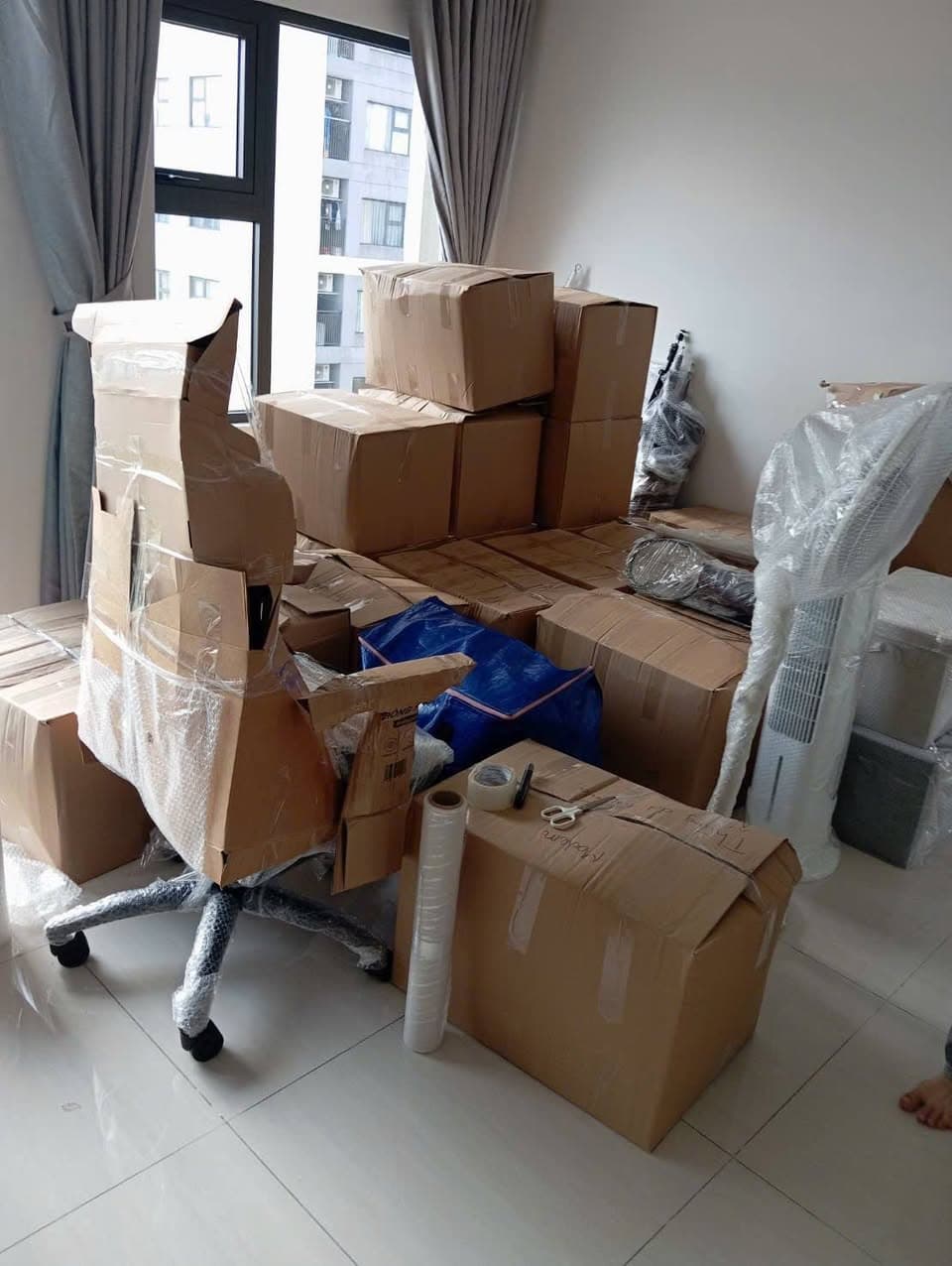 Dịch vụ chuyển nhà, phòng trọ, văn phòng trọn gói nhanh chóng, tiết kiệm. Miễn phí khảo sát, vật tư đóng gói, tháo lắp đồ dùng. Liên hệ MT Moving: 0909 435 635. - 1/3