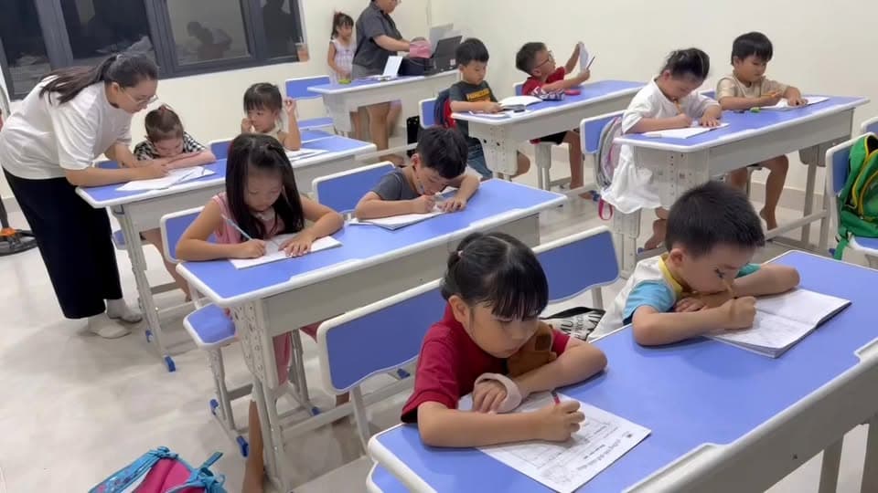 Lớp tiền tiểu học cho bé 2020-2021: luyện đọc, tập viết, toán, nhóm nhỏ 6 bé/lớp, học tại Vinhomes Grand Park Q9. Liên hệ cô Châu 070 3635174. - 1/1