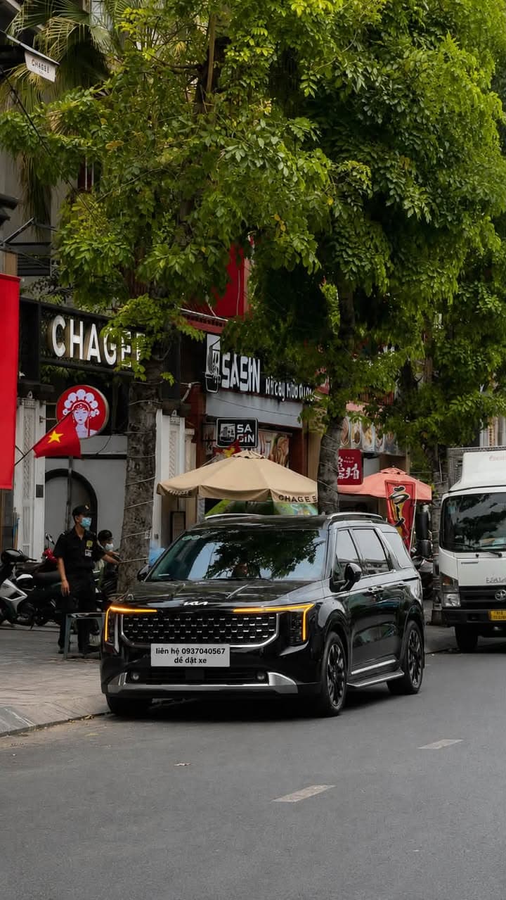 Dịch vụ cho thuê xe Kia Carnival, Limousine cao cấp có tài xế, phục vụ đưa đón sân bay, du lịch, công tác, cưới hỏi tại TP.HCM và các tỉnh lân cận. - 3/5