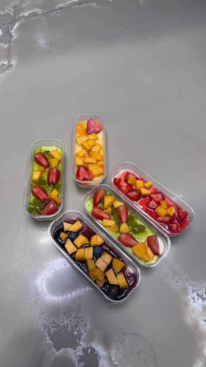 Tiệm Bánh Xinh Xinh bán panna cotta trái cây tươi, combo và set bento, nhận đặt bánh sinh nhật kiểu mới. Giá từ 35K/hủ, liên hệ 0961 784 858 tại Quận 9. - 1/5