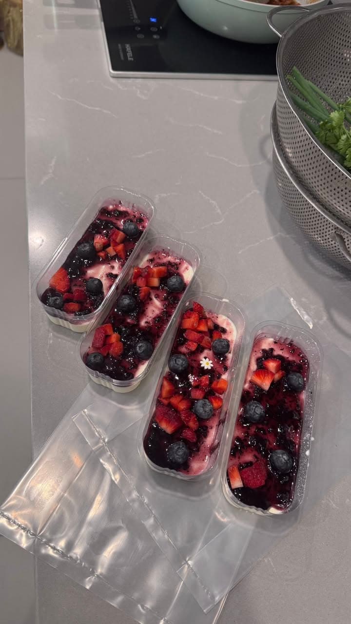 Tiệm Bánh Xinh Xinh bán panna cotta trái cây tươi, combo và set bento, nhận đặt bánh sinh nhật kiểu mới. Giá từ 35K/hủ, liên hệ 0961 784 858 tại Quận 9. - 3/5