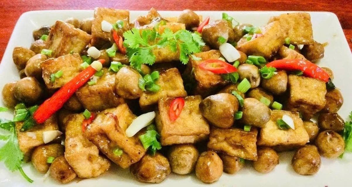Quán chay Ngộ Tâm phục vụ cơm chay tự chọn chỉ 30K, nhiều món chay như phở, bún, phở cuốn, có bán mang đi và nhận ship tại Vinhomes Grand Park, Quận 9. - 5/5
