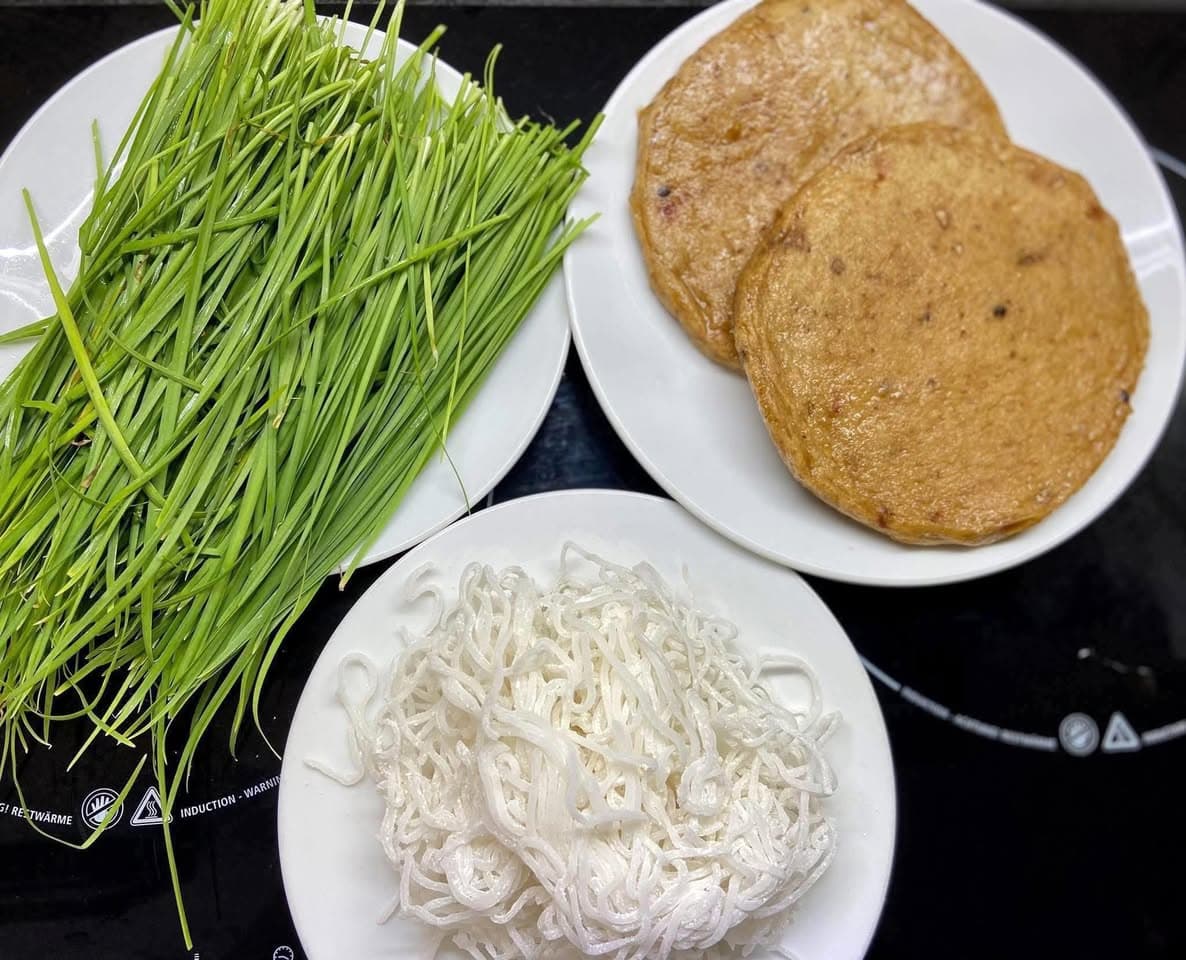 Chả cá biển Phú Yên chuẩn, không pha cá tạp, 135K/kg chiên & hấp. Bột bánh canh sợi nhỏ tặng hẹ quê 40K/kg, phở dai 60K/kg. Liên hệ 0375061802. - 2/5