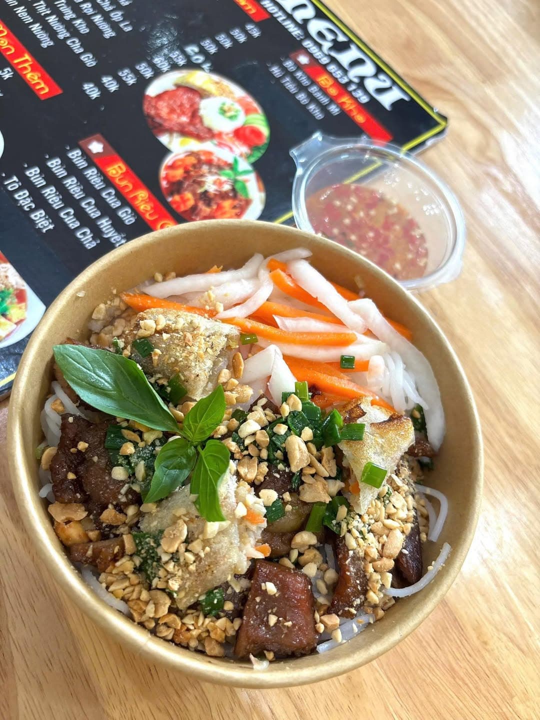 Cơm Tấm Má Hai bán cơm tấm, bún thịt nướng, bún riêu cua, bò kho, nước mía... Freeship nội khu Vinhomes, giá từ 40k. Đặt món qua 0969653139. - 1/1