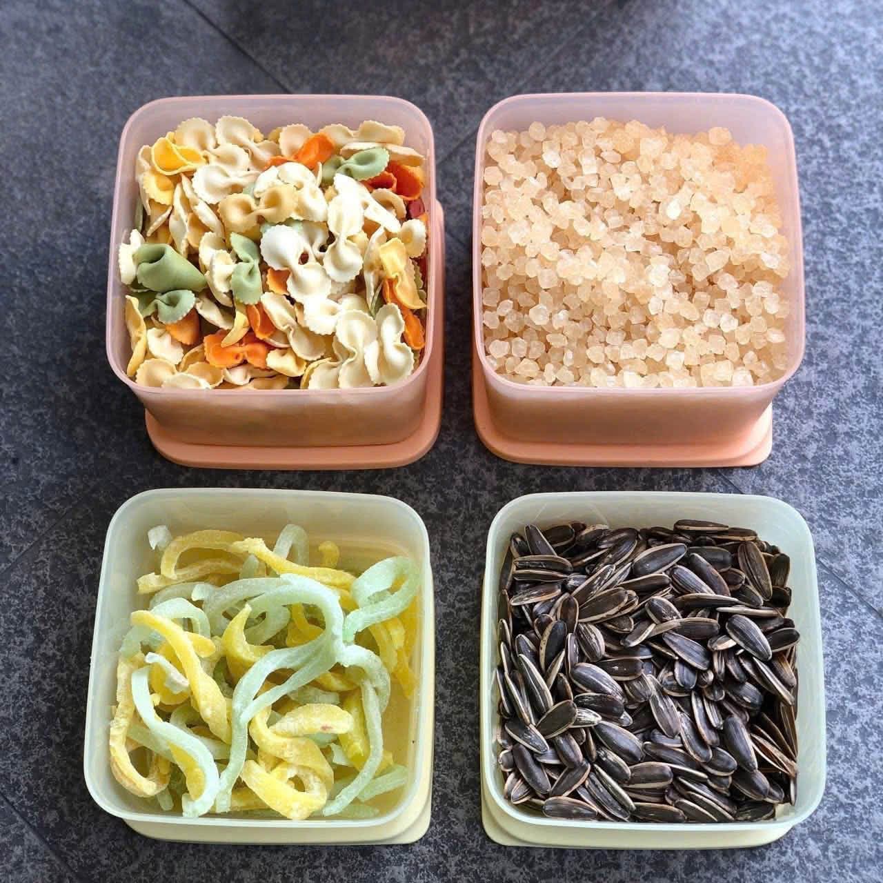 Bộ hộp vuông Tupperware chính hãng, gồm 2 hộp 1L cam và 2 hộp 650ml vàng, thích hợp đựng bánh kẹo, hạt khô, trái cây, chanh ớt. Số lượng có hạn, inbox để đặt hàng. - 2/4