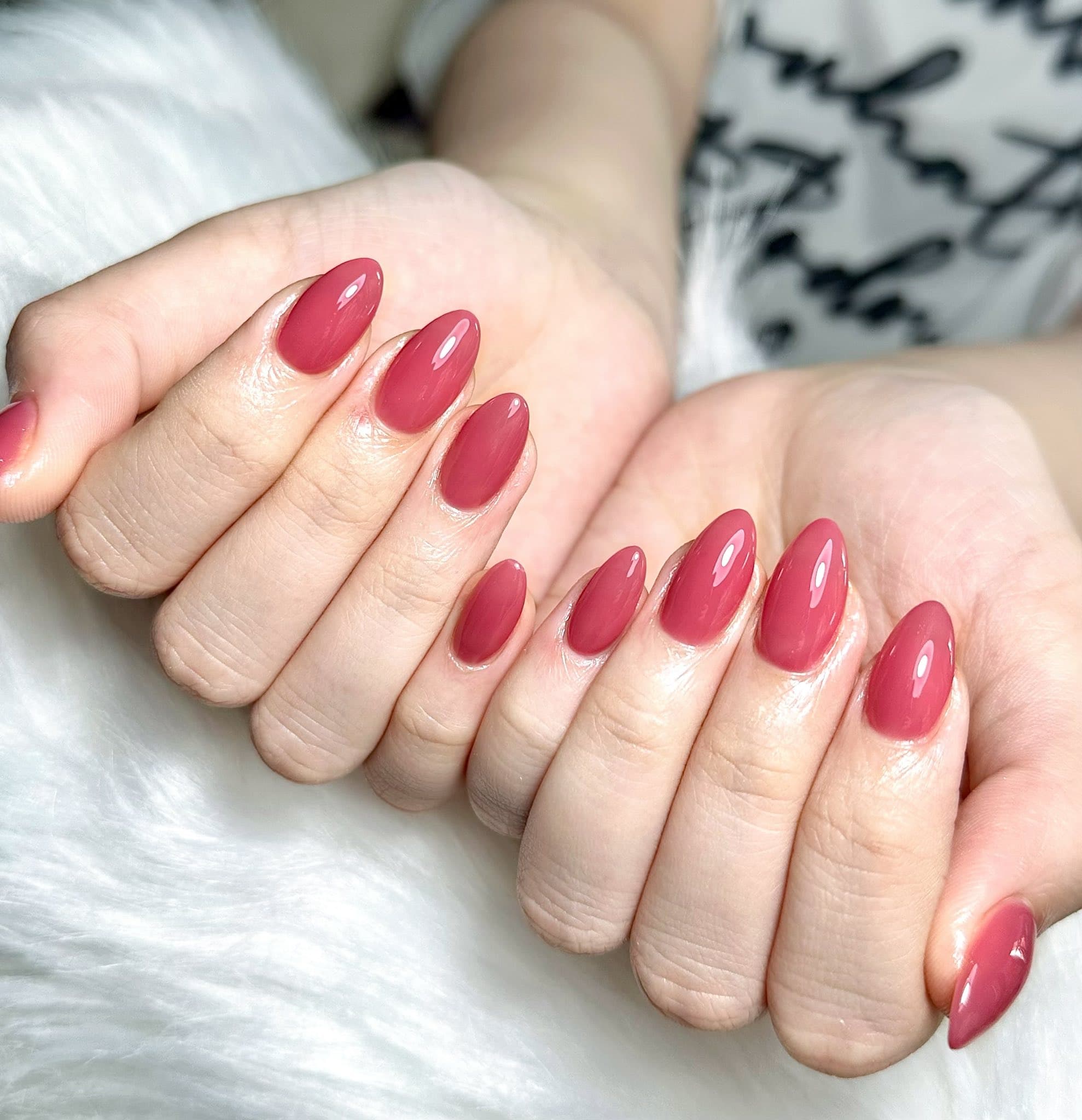 Nhận đắp gel, sơn thạch màu hồng nhẹ nhàng, nổi bật. Đặt lịch làm móng qua inbox hoặc gọi 0931764281. - 2/2