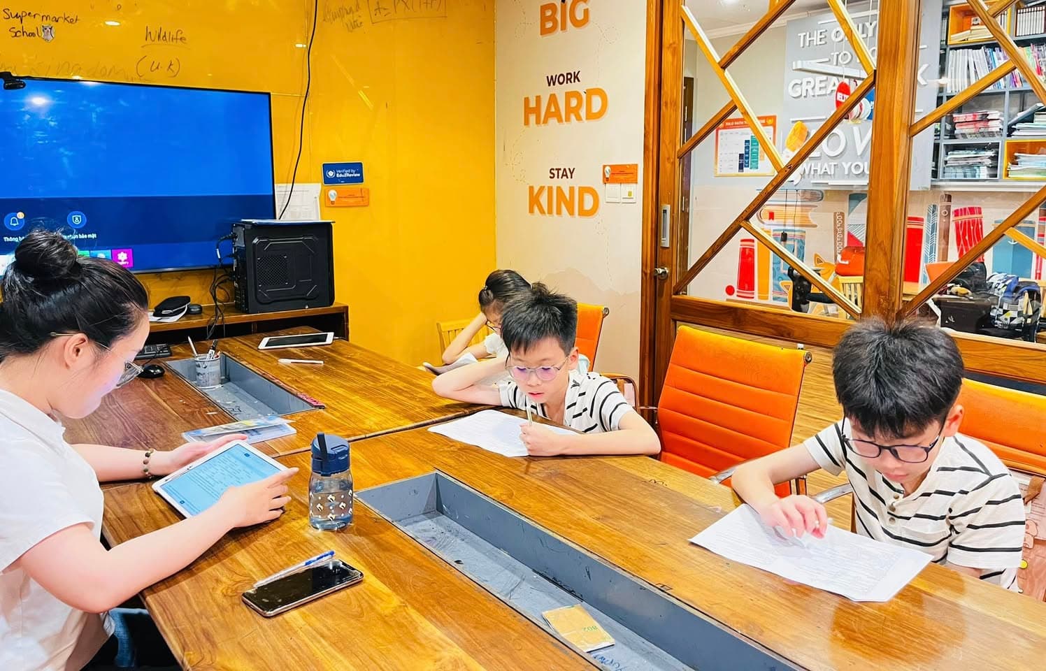 Lớp hè Toán & Khoa học Cambridge, xây nền IGCSE & A-Level cho học sinh cấp 1, 2. Giáo viên chuyên Cambridge, phát triển tư duy & kỹ năng học thuật. - 3/3