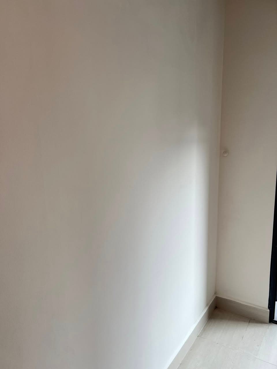 Nhận sơn sửa, dặm vá tường, xử lý vết bút chì, bút màu, vết bẩn lâu ngày. Giá hợp lý cho cư dân. Liên hệ: 0876391204. - 4/4