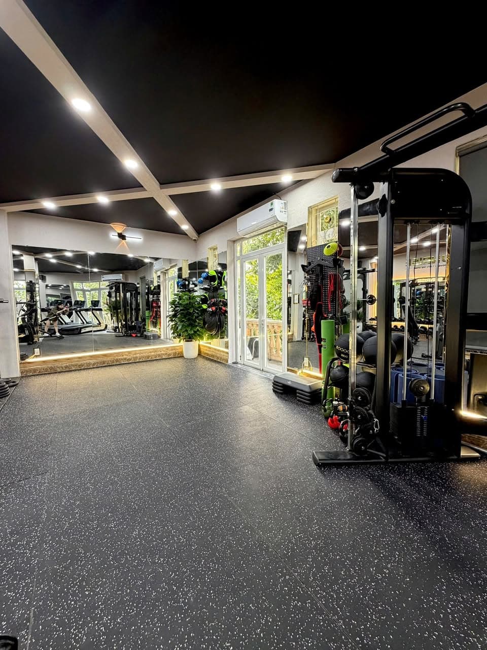 SUNRISE FITNESS gần Vinhomes Grand Park: tập gym, boxing, stretching, xông hơi, HLV cá nhân, ưu đãi chỉ từ 399K/tháng, tặng buổi tập miễn phí. - 3/5