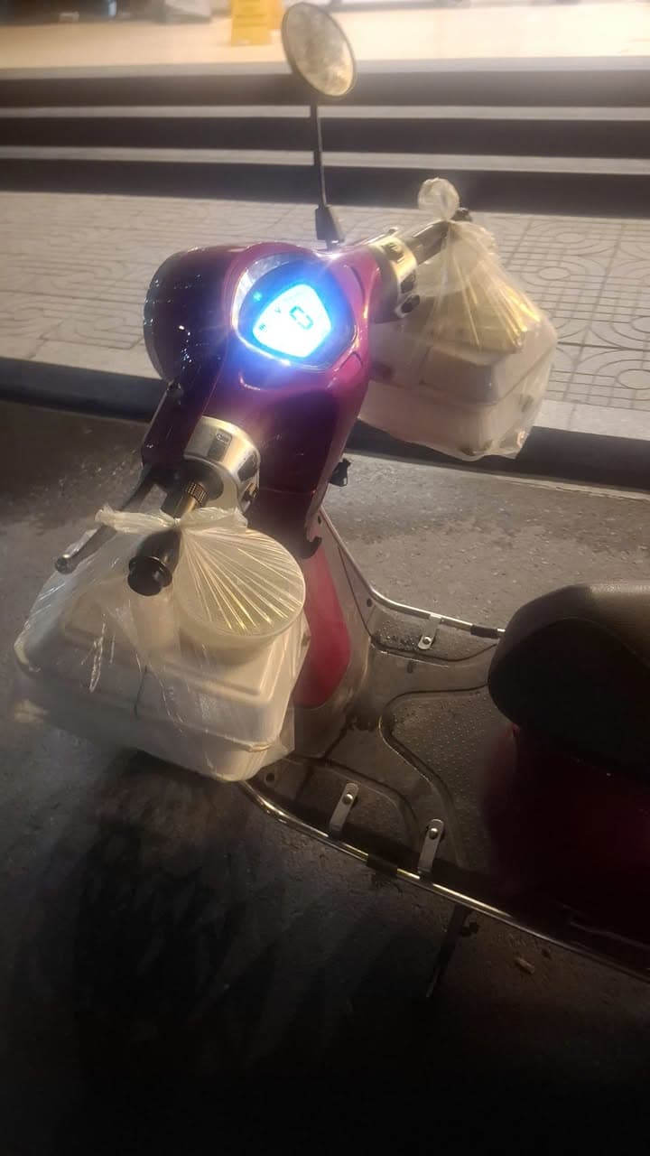 Gà nướng muối ớt, gà hấp nấm rơm, gà tiềm thuốc bắc, giao tận nơi, free ship khu Vinhomes. Giá từ 139K. Đặt món nóng hổi, tặng kèm cháo/cơm/bánh bao. - 4/5