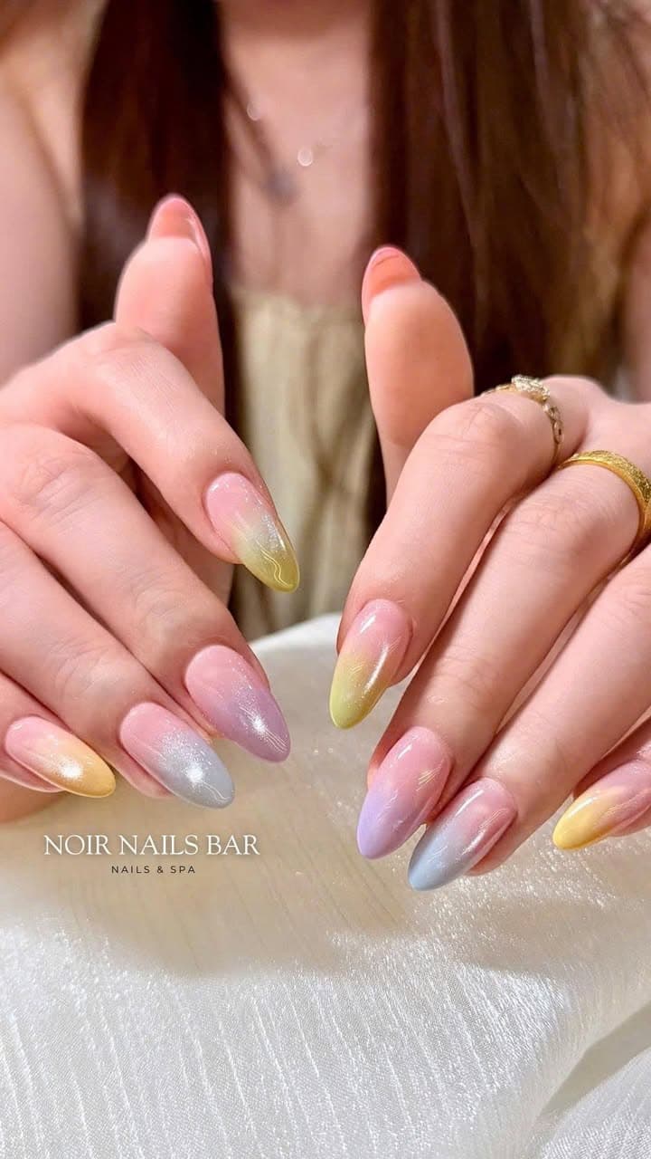 Dịch vụ làm móng, nail art chuyên nghiệp tại Noir Nail Bar, Vinhomes Grand Park. Đặt lịch qua hotline, phục vụ từ 9:00 - 20:00. - 3/5