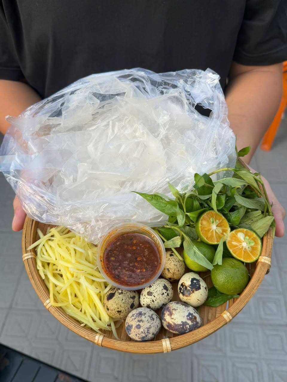 Bán bánh tráng chấm, nhận order giao vào thứ 6, giá 20k/phần, gồm đầy đủ như hình. - 1/5