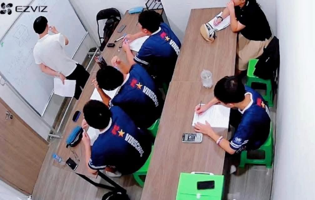 Lớp ôn tập hè cho học sinh Vinschool tại Vinhome Grand Park, củng cố kiến thức Toán, Tiếng Việt, Tiếng Anh. Giáo viên tận tâm, sĩ số nhỏ, môi trường tích cực. - 4/4