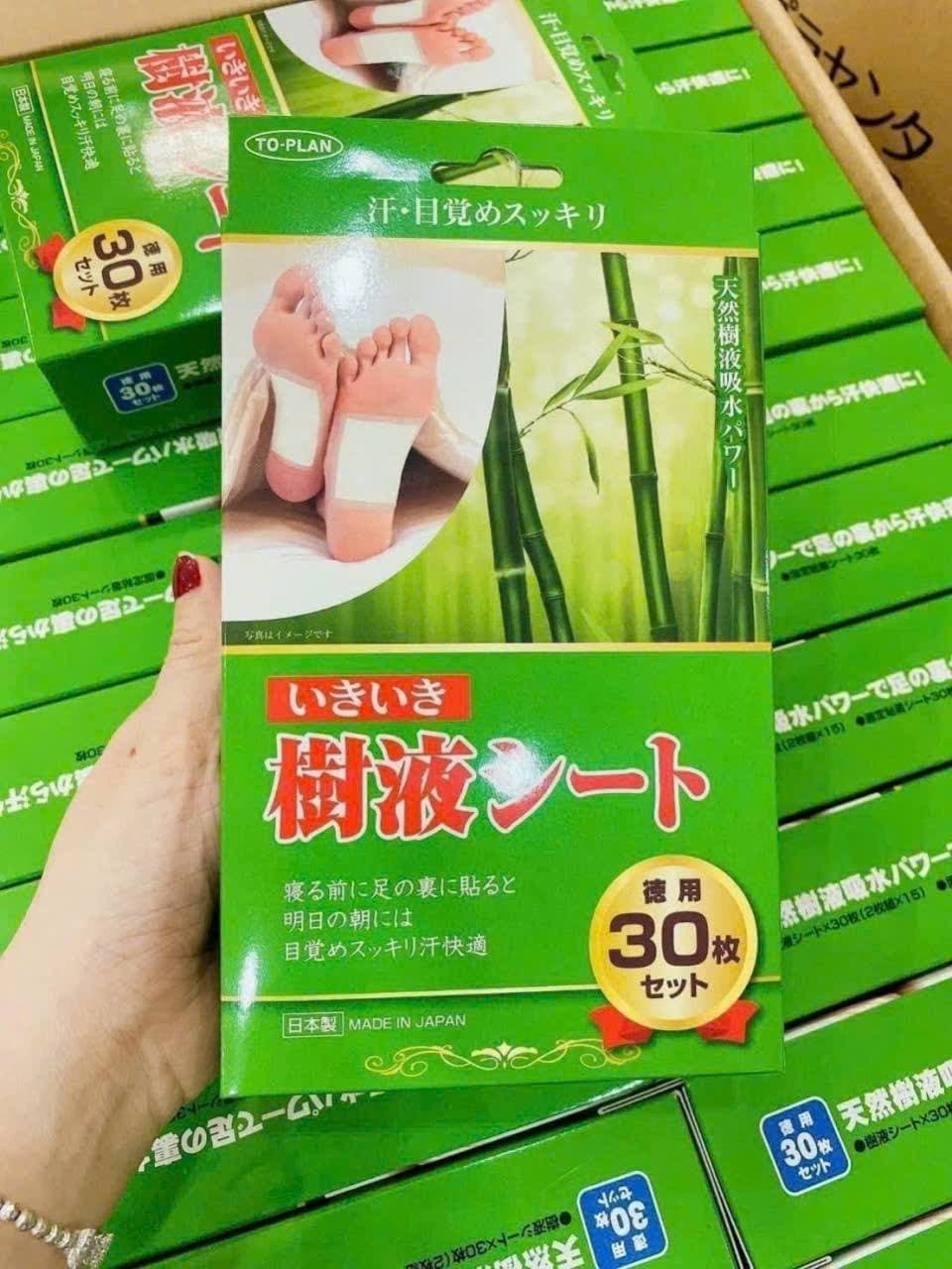 Miếng dán chân thải độc nội địa Nhật giúp giảm đau nhức, cải thiện sức khỏe, phù hợp cho người lớn tuổi. Sản phẩm bán tại Konni39, sảnh S603 Vinhomes Quận 9. - 1/5