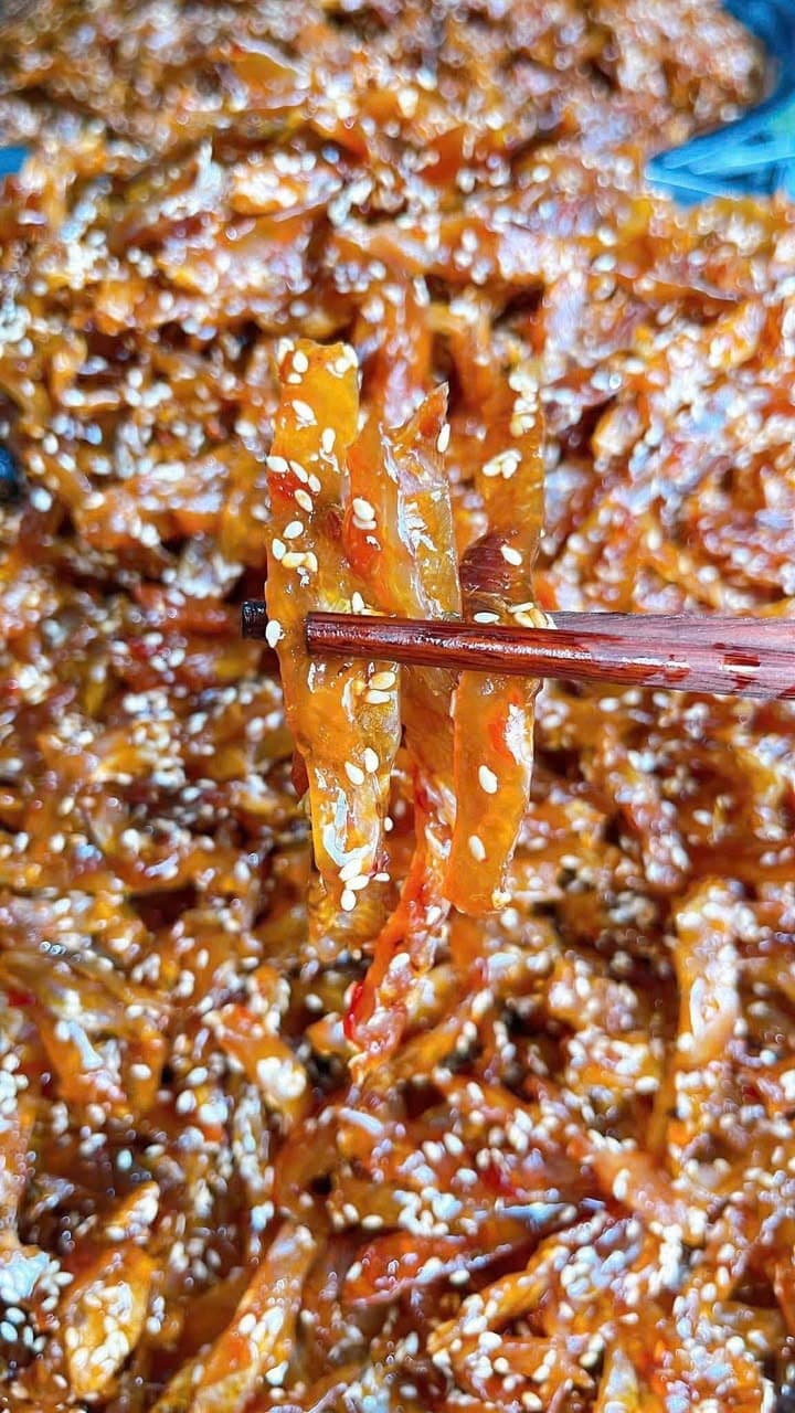 Chuyên các món ăn vặt, mực rim cay, cá bò sợi, mắm các loại, chân gà cay nhà làm. Liên hệ Zalo/SĐT để đặt và ship hàng nhanh. - 3/5