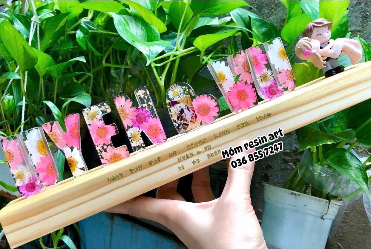 Nhận làm đèn LED chữ 3D resin hoa khô theo tên riêng, thiết kế handmade, decor góc học tập/chill, quà tặng ý nghĩa, giao hàng nhanh tại Biên Hoà - Đồng Nai. - 2/5