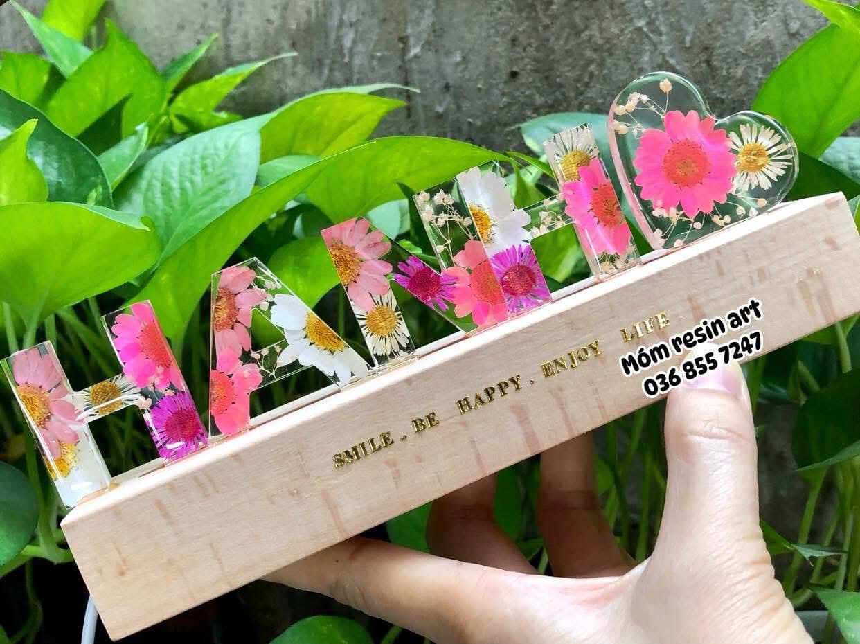 Nhận làm đèn LED chữ 3D resin hoa khô theo tên riêng, thiết kế handmade, decor góc học tập/chill, quà tặng ý nghĩa, giao hàng nhanh tại Biên Hoà - Đồng Nai. - 4/5