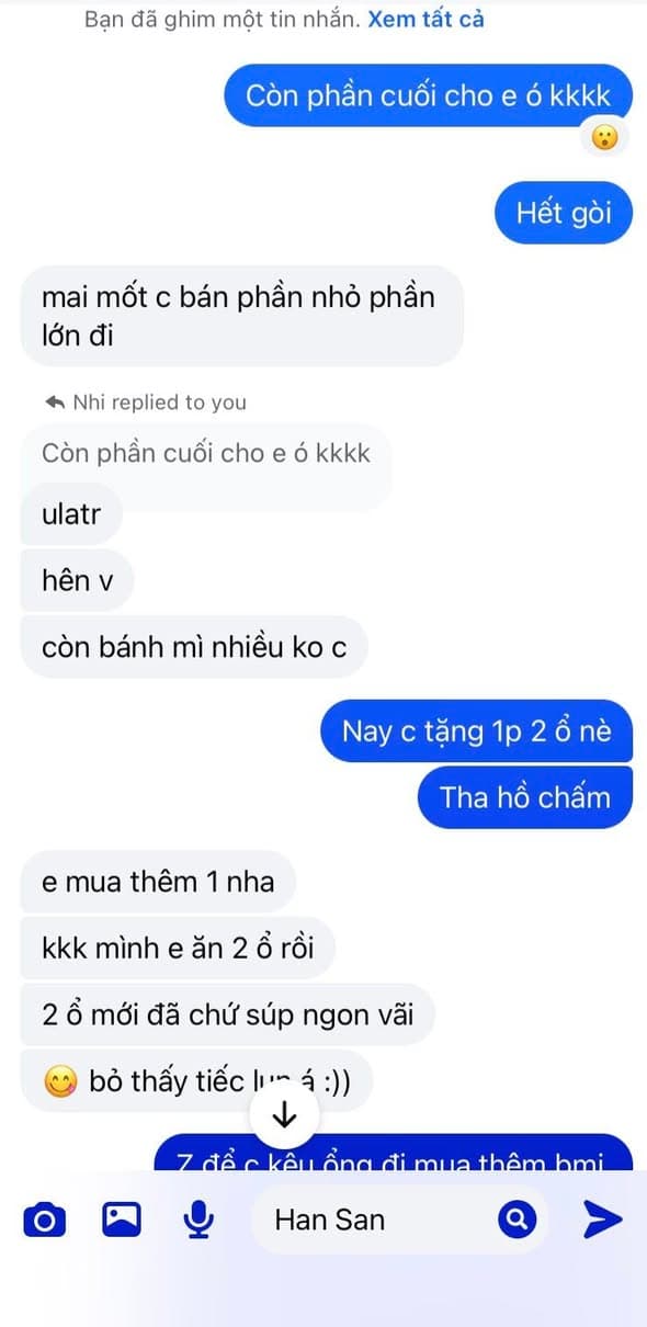 Bếp bán chân gà kèm nước chấm và tặng 2 ổ bánh mì cho mỗi phần. Hiện còn 6 phần, mời mọi người đặt mua. - 2/4