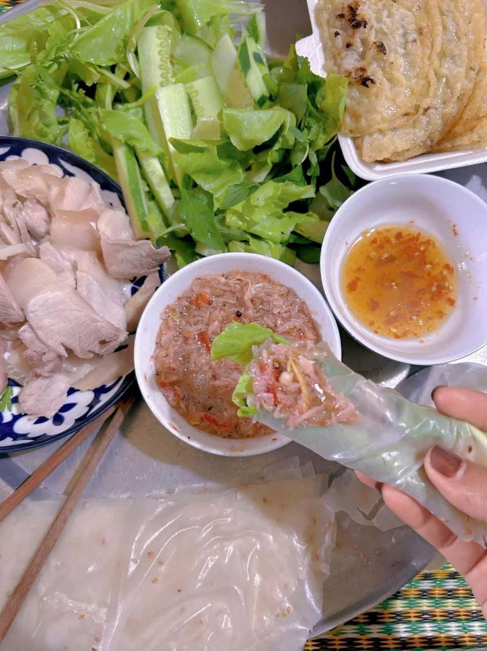 Bán các loại mắm đặc sản miền Trung: mắm mực, mắm ruốc, mắm nêm, mắm cá cơm, mắm cá rò, tương ớt rim. Giao tận nhà tại TP. HCM. Giá từ 35k - 65k/hủ. - 2/5