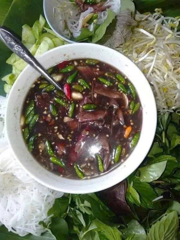 Bán các loại mắm đặc sản miền Trung: mắm mực, mắm ruốc, mắm nêm, mắm cá cơm, mắm cá rò, tương ớt rim. Giao tận nhà tại TP. HCM. Giá từ 35k - 65k/hủ. - 3/5