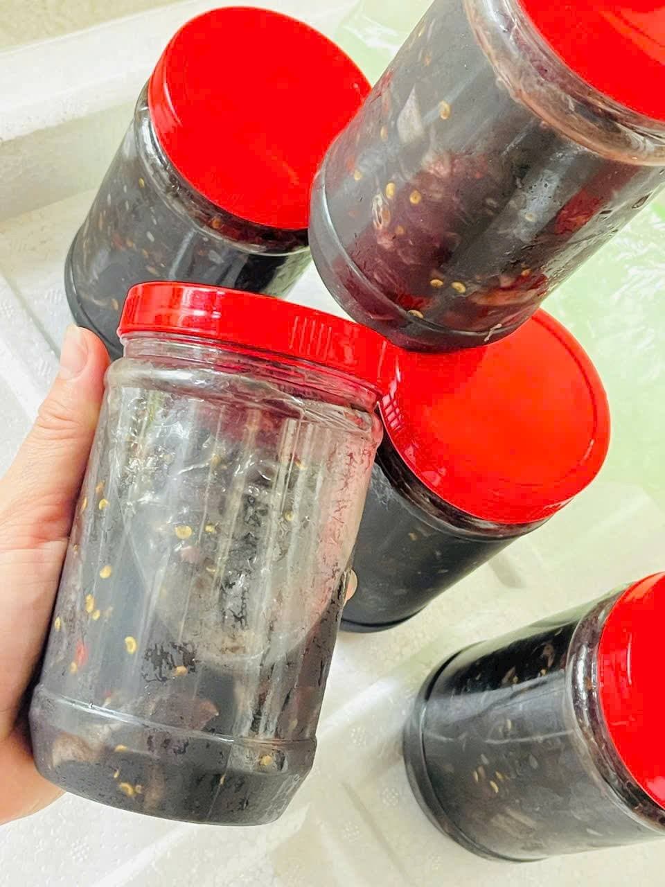 Bán các loại mắm đặc sản miền Trung: mắm mực, mắm ruốc, mắm nêm, mắm cá cơm, mắm cá rò, tương ớt rim. Giao tận nhà tại TP. HCM. Giá từ 35k - 65k/hủ. - 4/5