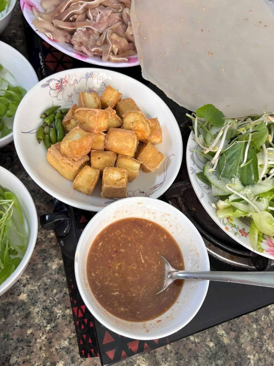Bán các loại mắm đặc sản miền Trung: mắm mực, mắm ruốc, mắm nêm, mắm cá cơm, mắm cá rò, tương ớt rim. Giao tận nhà tại TP. HCM. Giá từ 35k - 65k/hủ. - 5/5