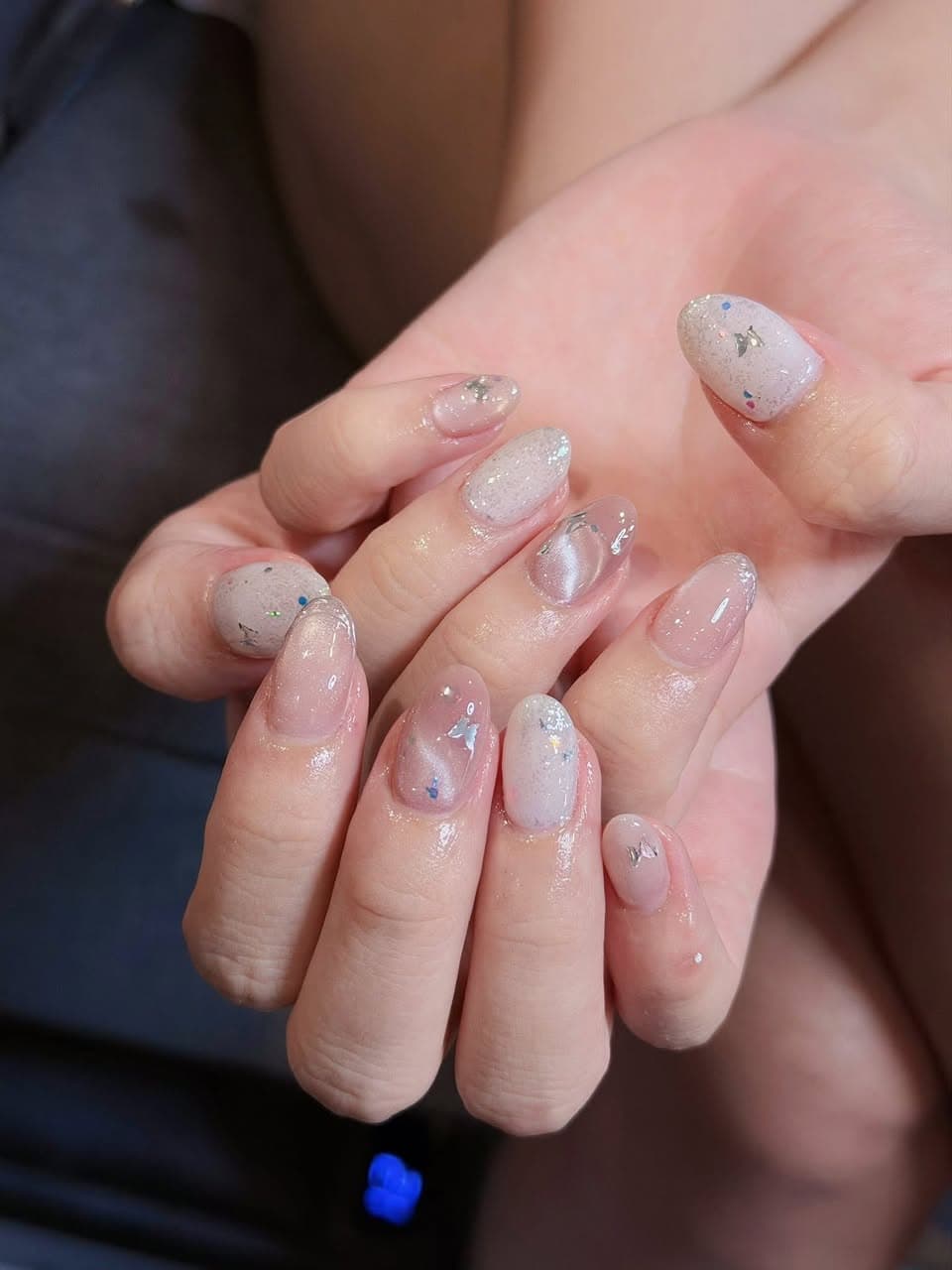 Dịch vụ nối mi và làm nail tại nhà quanh Vinhomes Grand Park Q9. Thiết kế mi phù hợp dáng mắt, nail từ nhẹ nhàng đến cá tính. Đặt lịch tư vấn trước. - 1/5