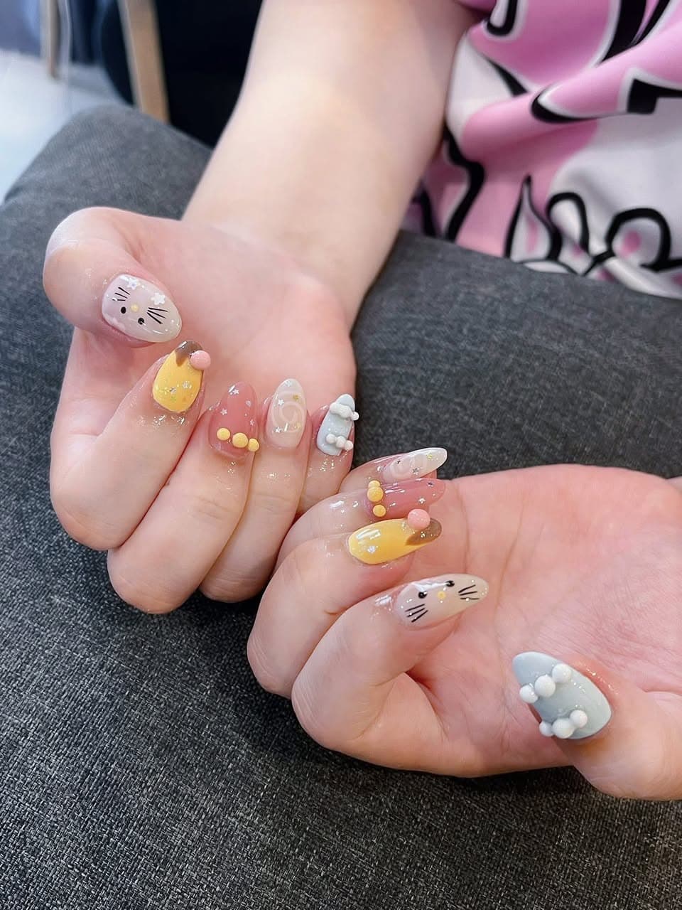 Dịch vụ nối mi và làm nail tại nhà quanh Vinhomes Grand Park Q9. Thiết kế mi phù hợp dáng mắt, nail từ nhẹ nhàng đến cá tính. Đặt lịch tư vấn trước. - 2/5
