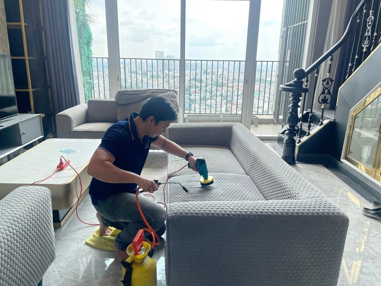 Dịch vụ vệ sinh sofa, nệm, rèm, thảm tận nhà. Sử dụng nước giặt tự nhiên, an toàn cho trẻ nhỏ. Giá từ 35k, liên hệ 090.809.3638. - 2/5