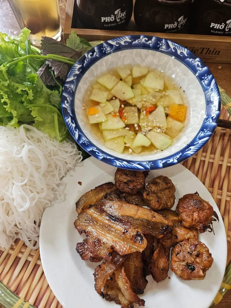 Phở Thìn - Nét Hà Nội phục vụ bún chả, phở bò, phở gà, bún thang, bánh tôm, bánh gối, cơm chiên, phở xào chuẩn vị Bắc. Mở cửa 6h30-21h30. Hotline: 090 769 988. - 4/5