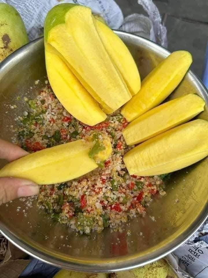 Bán xoài tứ quí già, trái giòn ngon, giá 90k/3kg, nhận giao hàng tận nơi. Liên hệ 0909944890 để đặt hàng. - 2/4