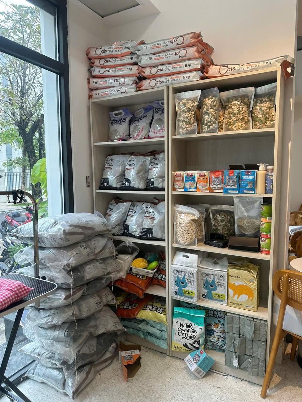 Soul Pet Shop cung cấp đa dạng sản phẩm cho thú cưng như hạt cát, phụ kiện, pate tươi, raw food, balo, chén bát sứ, tã lót, thịt sấy. Freeship Vinhomes Grand Park. - 3/4
