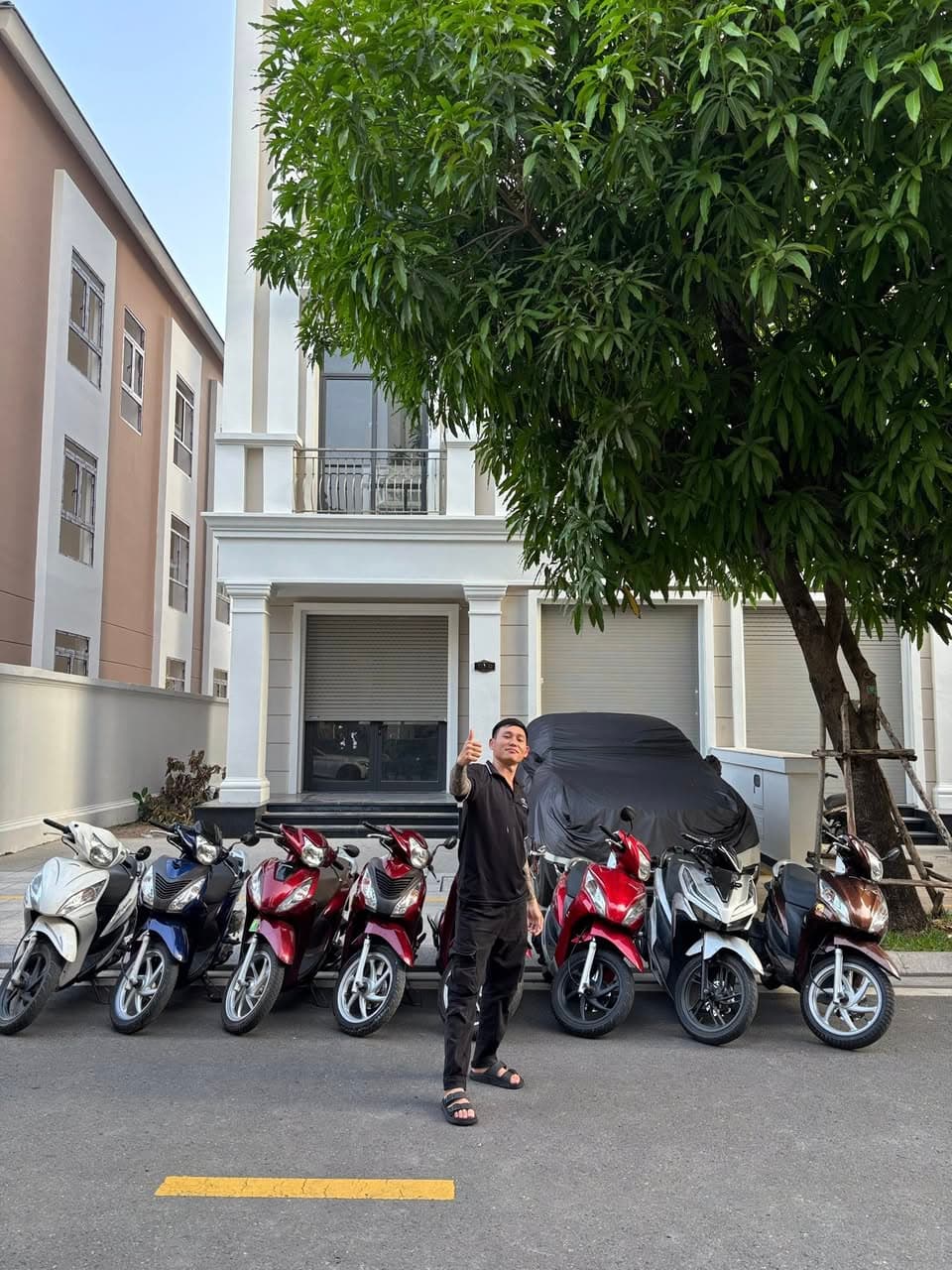 Dịch vụ cho thuê xe dài hạn tại Vinhomes Grand Park, nhiều dòng xe, giao tận sảnh, hỗ trợ 24/7, tặng nón bảo hiểm & xăng. Liên hệ anh Tư: 0862 884 885. - 1/3