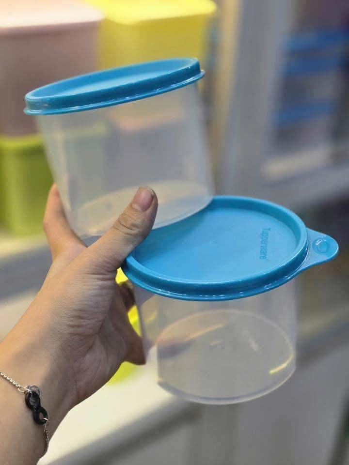 Hộp tròn Tupperware 600ml đa năng, nắp kín, chất liệu an toàn, tiện bảo quản thực phẩm, giá khuyến mãi 55k/hộp. - 1/5